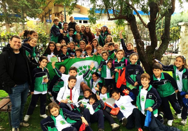 niños juntso de Ecoescuelas