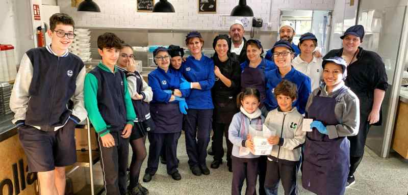 Alumnos celebracion accion de gracias colegio